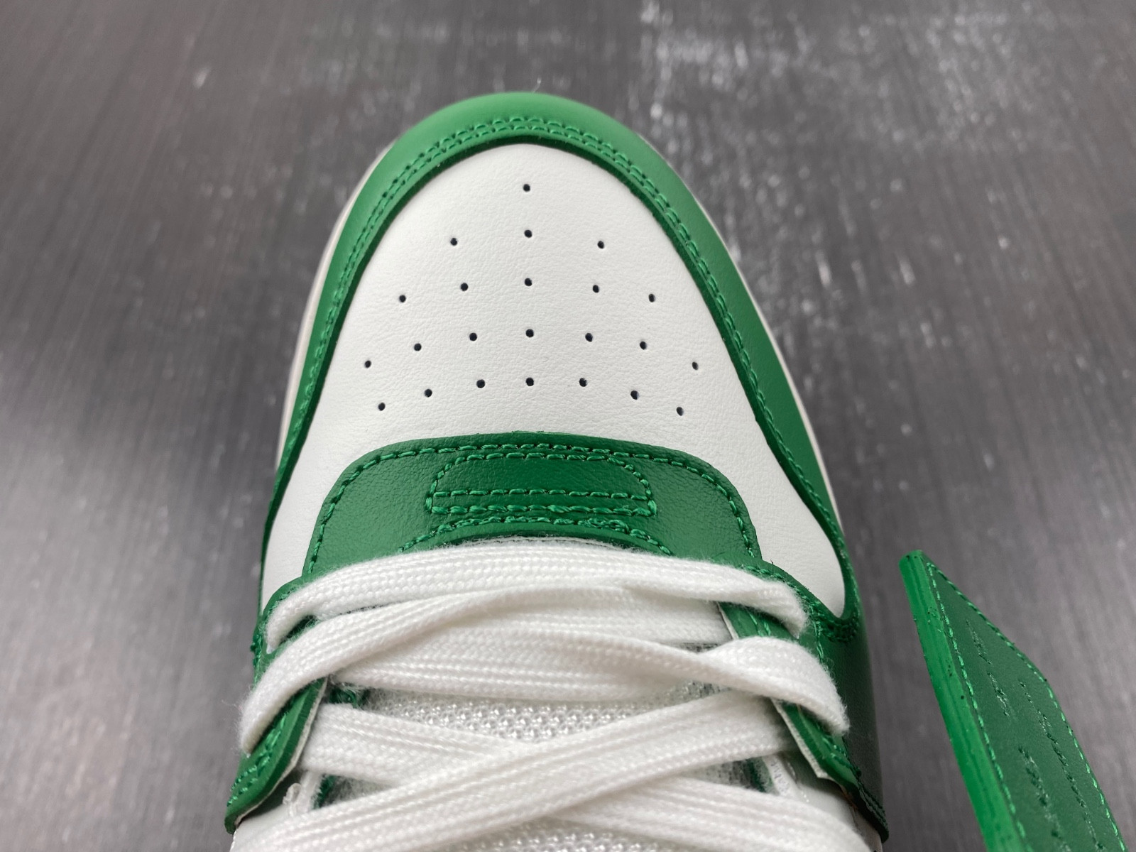 Off-White c/o Virgil Abloh