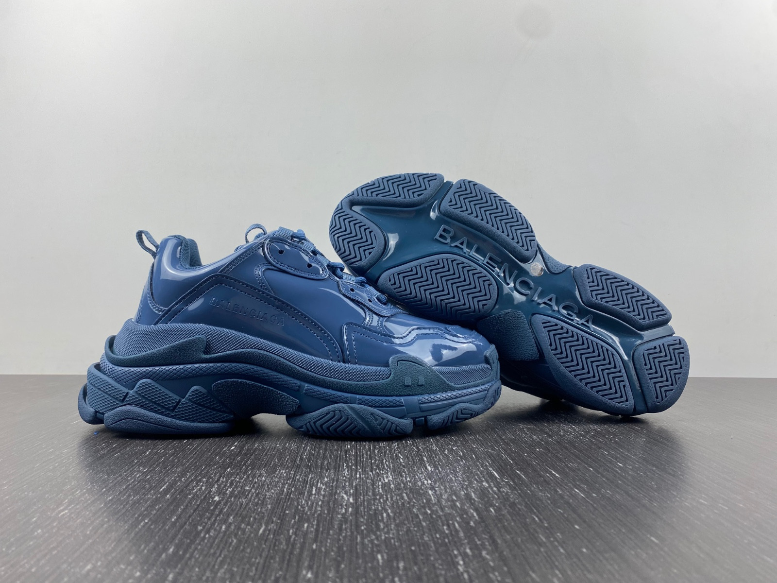 Ba*len*cia*ga triple s 734954 w2paa 4000