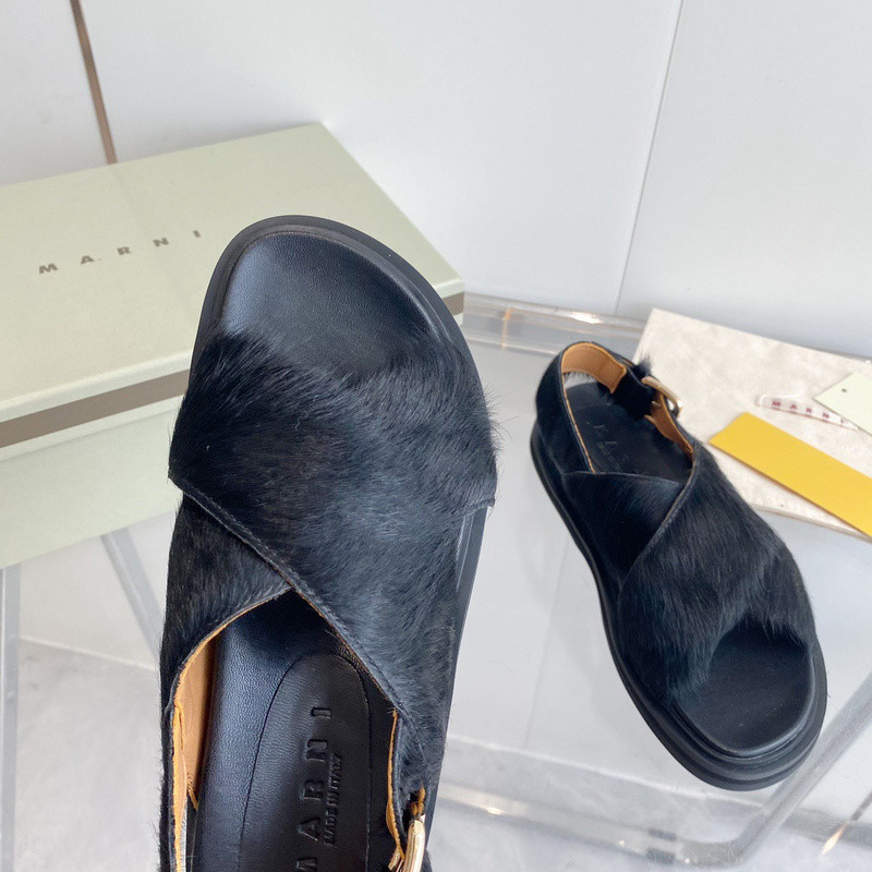 FUCHSIA LONG-HAIR CALFSKIN FUSSBETT