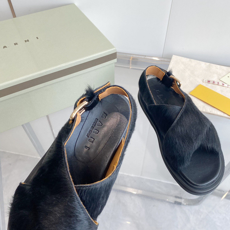 FUCHSIA LONG-HAIR CALFSKIN FUSSBETT