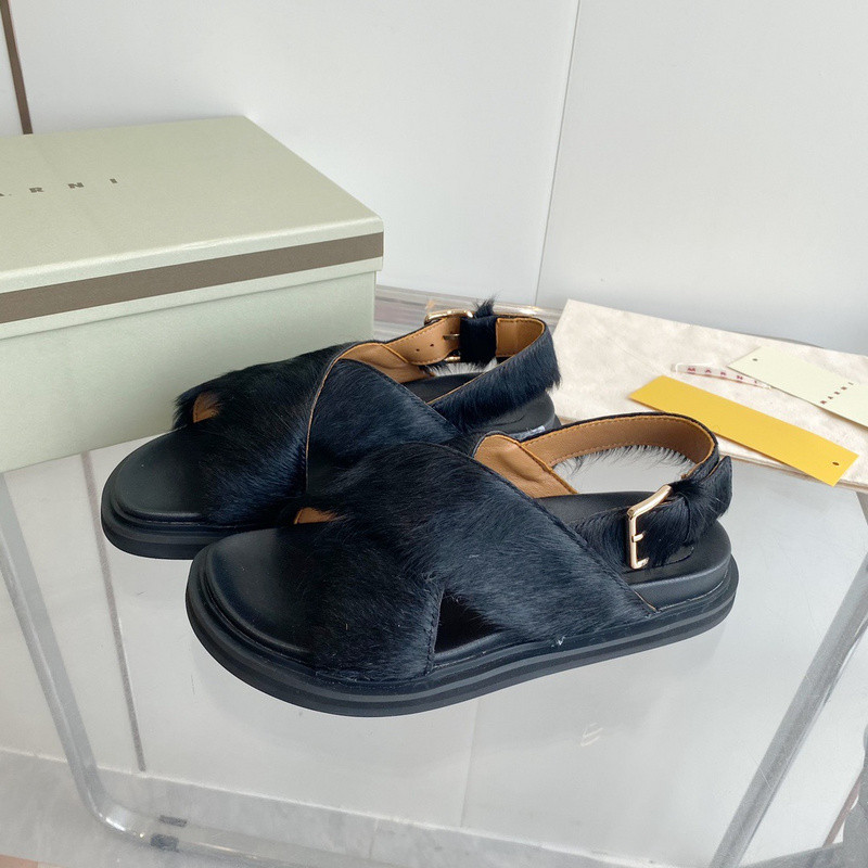 FUCHSIA LONG-HAIR CALFSKIN FUSSBETT