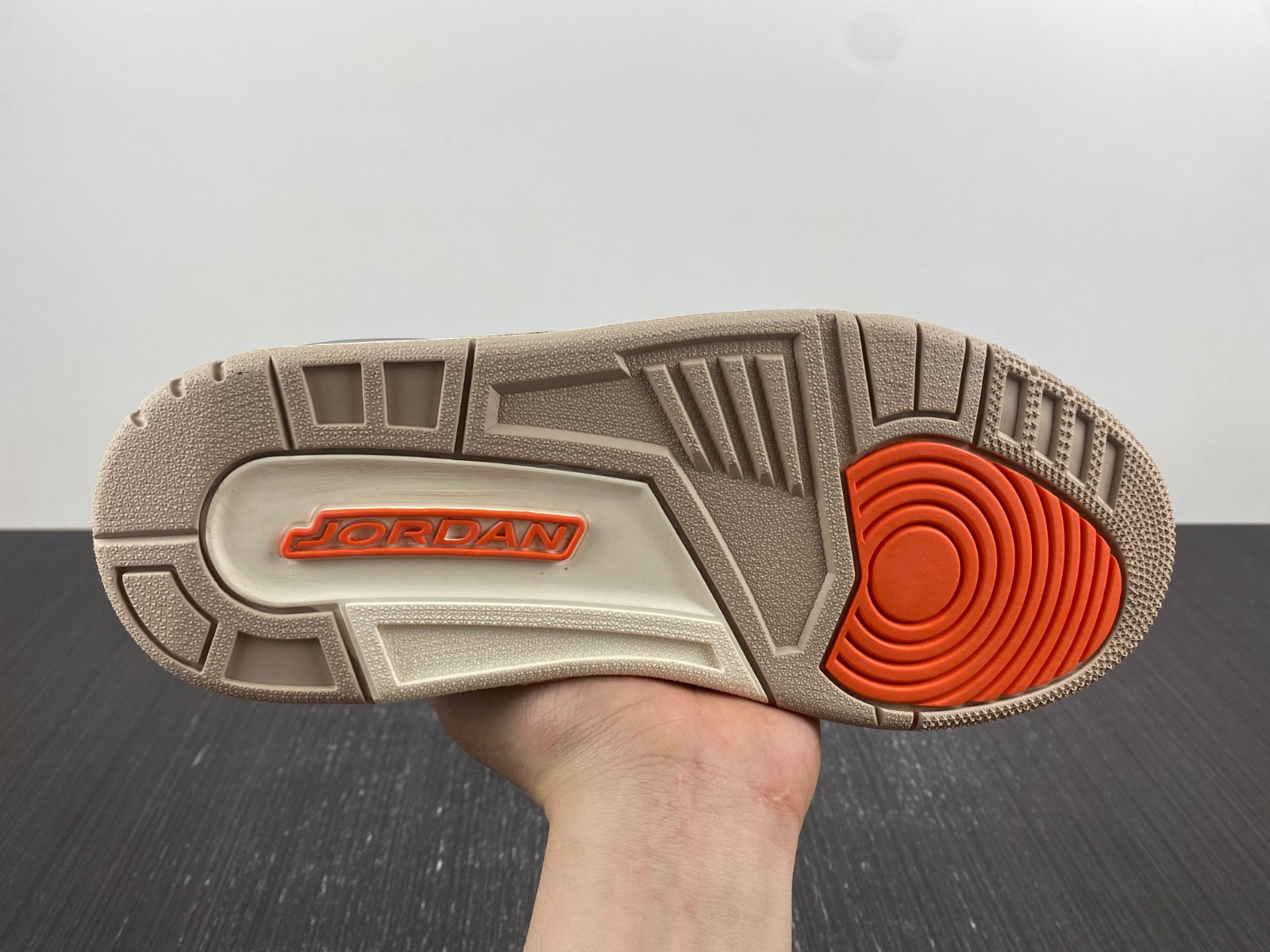 AIR JORDAN 3 “DESERT ELEPHANT” CT8532-008