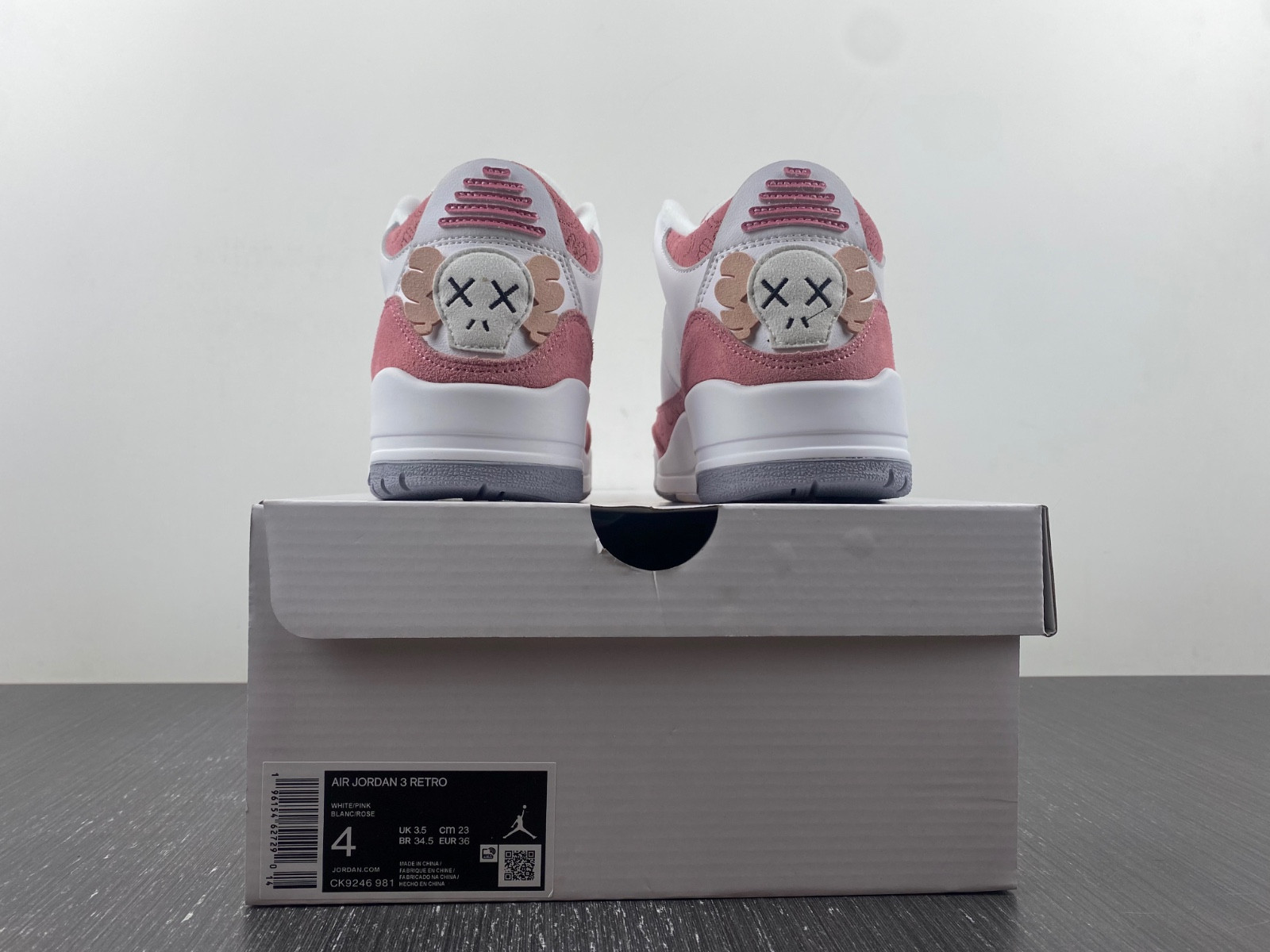 KAWS x Air Jordan 3 DZ2628-001