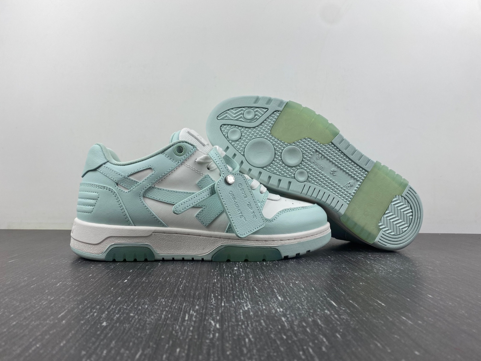 Off-White c/o Virgil Abloh