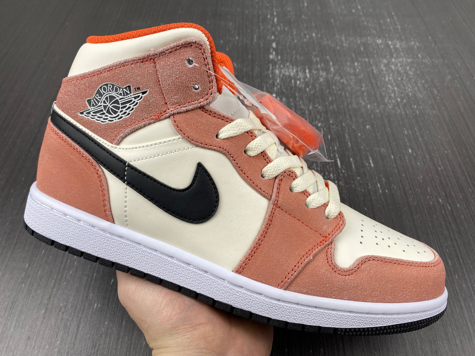 Jordan 1 Mid SE Orange Suede (GS) - DV1336-800