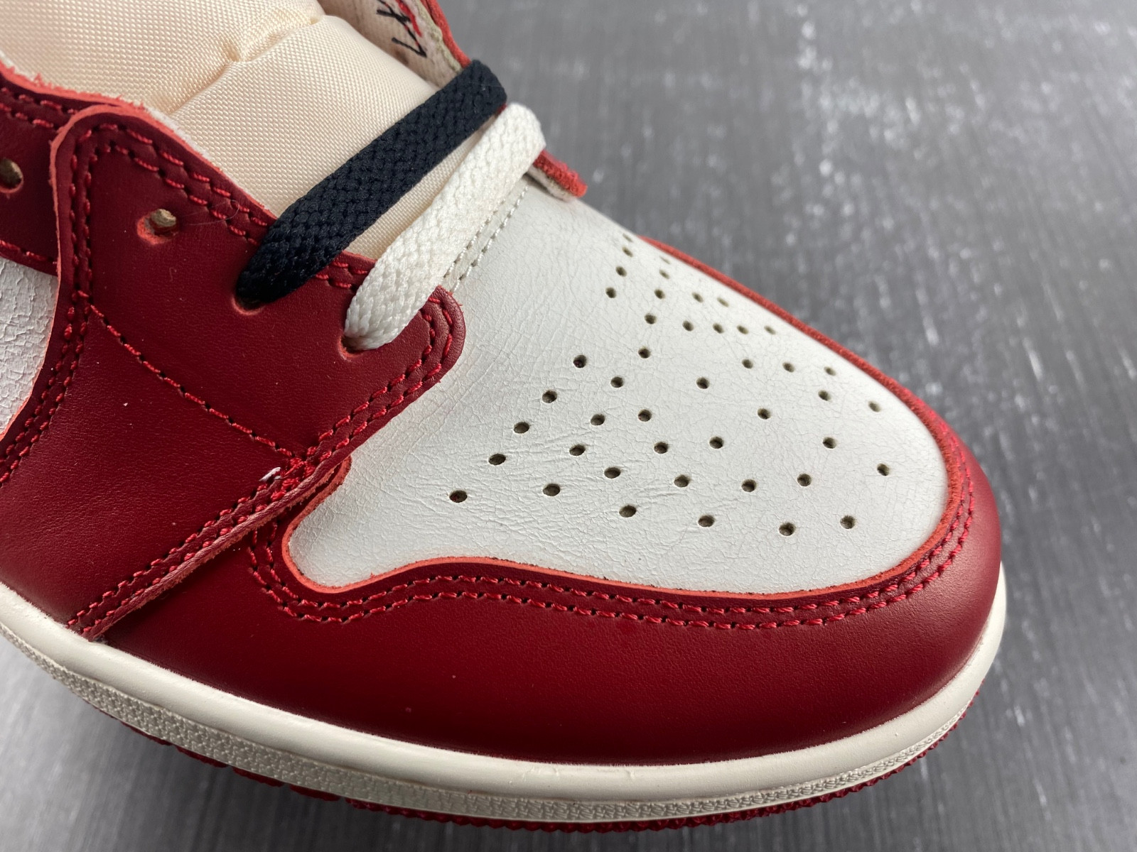 Jordan 1 Retro High OG Chicago Lost and Found DZ5485-612