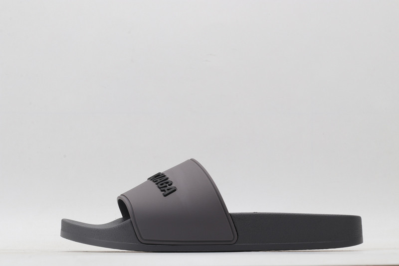 Ba*len*cia*ga grey slides