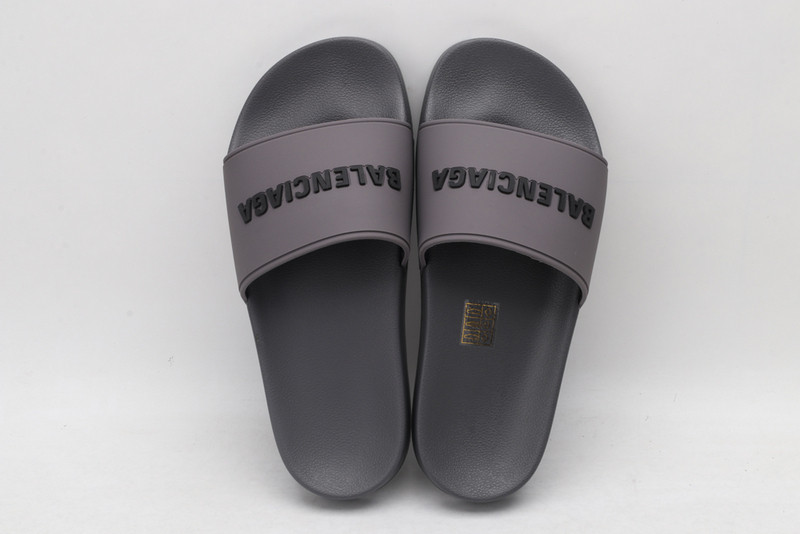 Ba*len*cia*ga grey slides