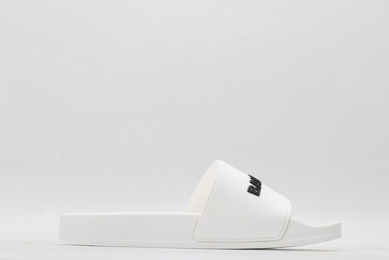 Ba*len*cia*ga white slides
