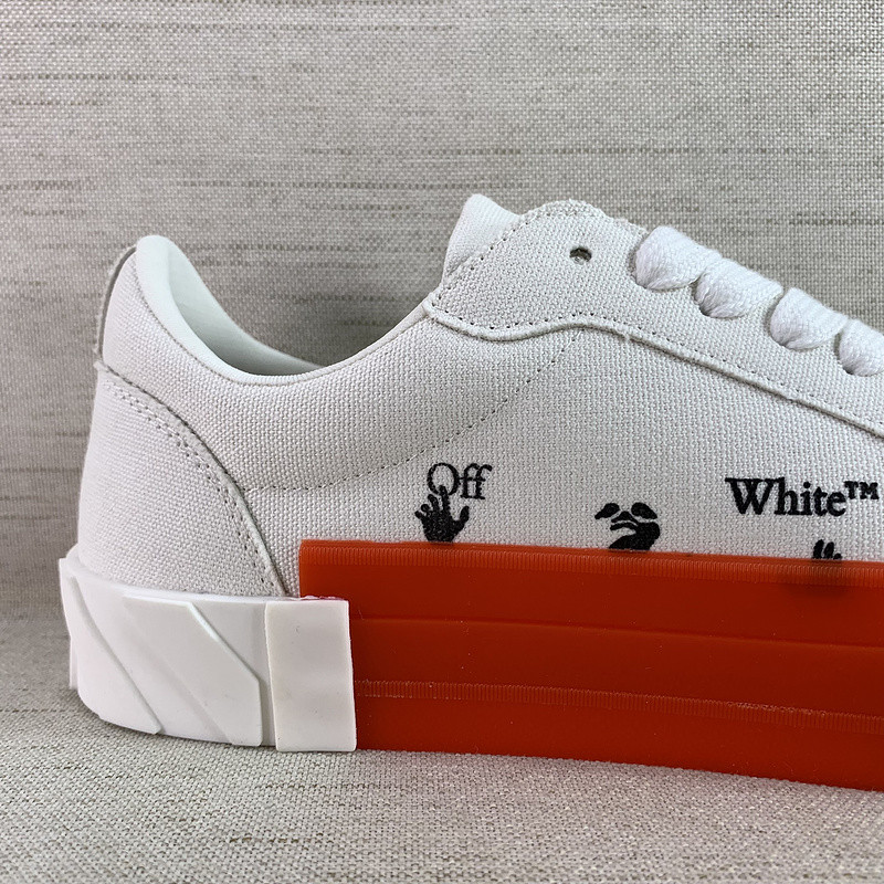Off-White c/o Virgil Abloh