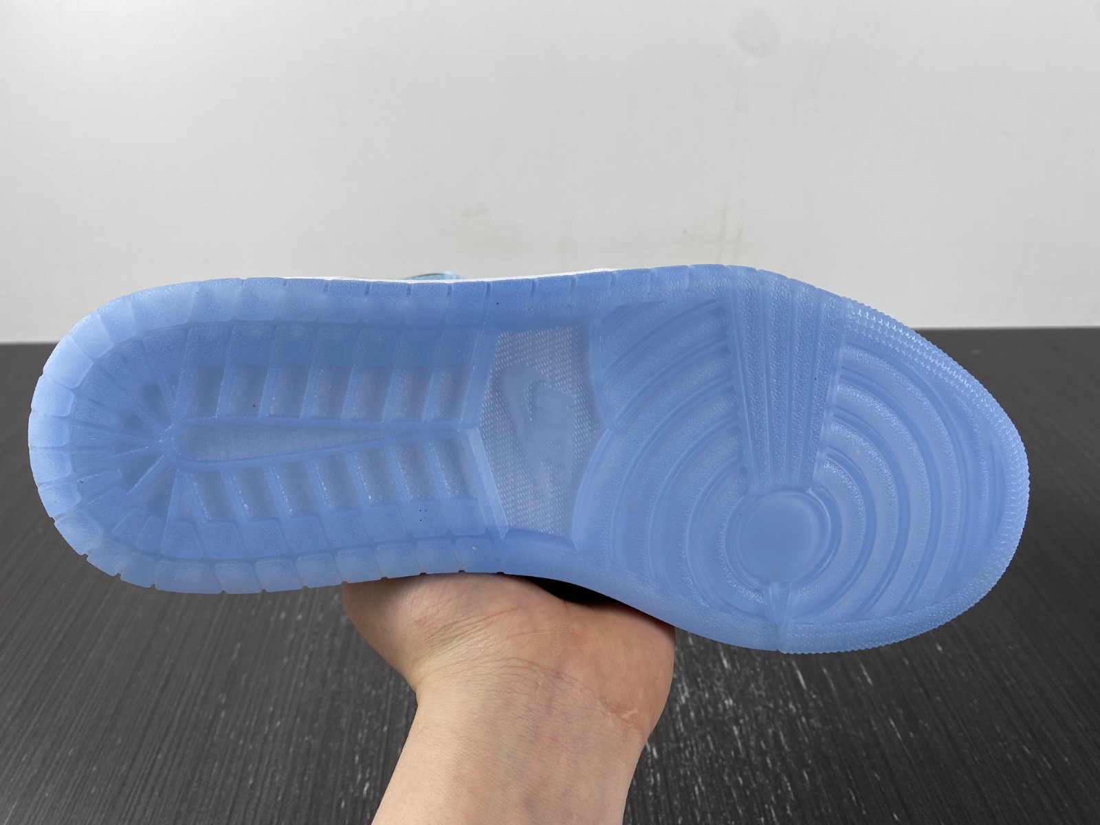 Jordan 1 Mid SE Ice Blue (2023) - DV1308-104