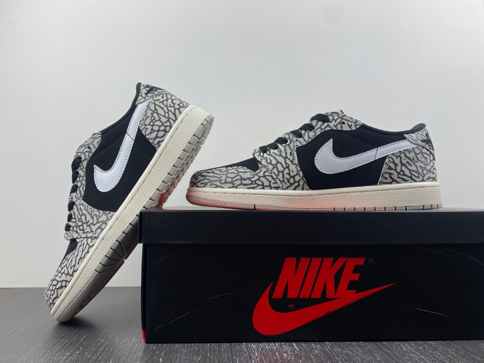 Jordan 1 Retro Low OG Black Cement - CZ0790-001