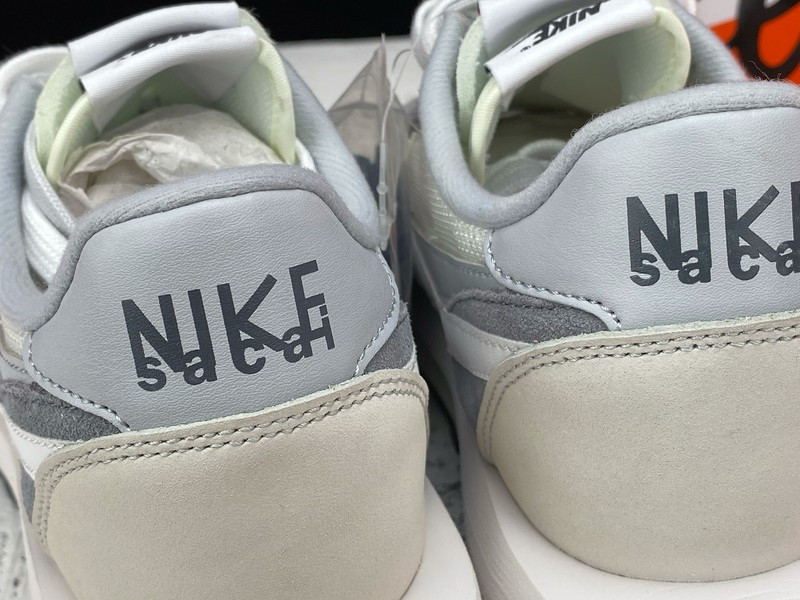 NIKE LD WAFFLE X SACAI SUMMIT WHITE BV0073-100