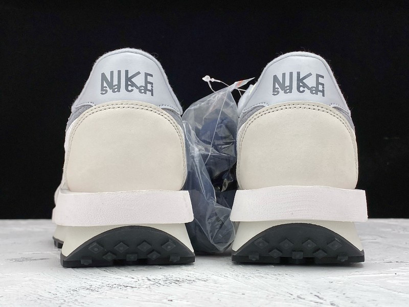 NIKE LD WAFFLE X SACAI SUMMIT WHITE BV0073-100