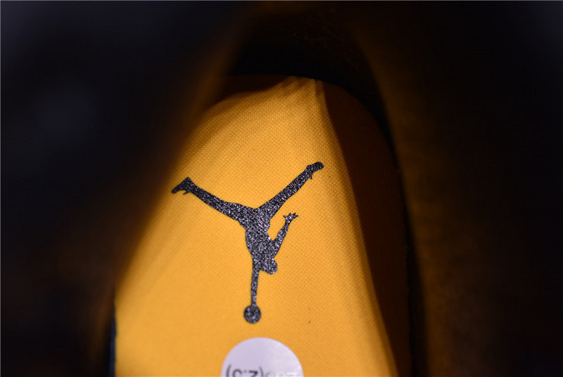 Air Jordan 1 Mid CV5276 107