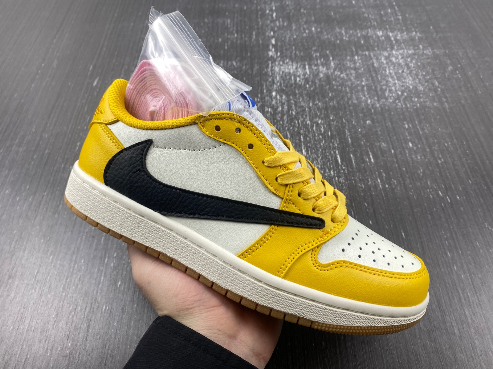 Travis Scott x Jordan 1 Low OG SP DZ4137-700