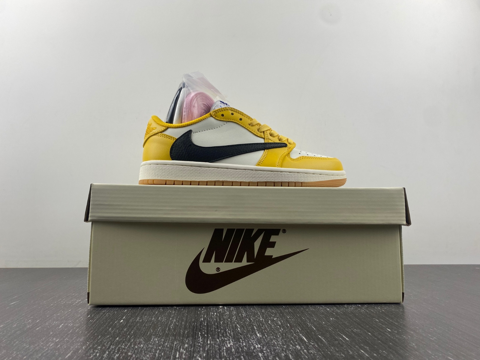 Travis Scott x Jordan 1 Low OG SP DZ4137-700