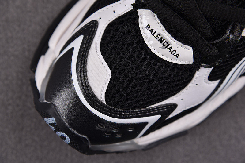 Ba*len*cia*ga runner 772774-w3rny-0120 (it’s not the same as the previous one!)