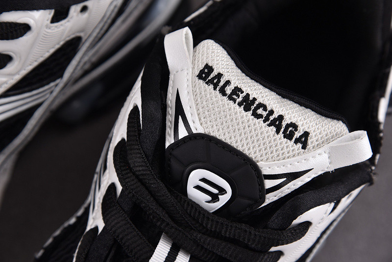 Ba*len*cia*ga runner 772774-w3rny-0120 (it’s not the same as the previous one!)