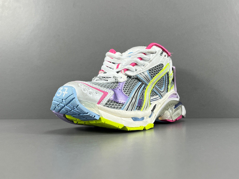 Ba*len*cia*ga runner 772767 w3rny 0361 (it’s not the same as the previous one!)