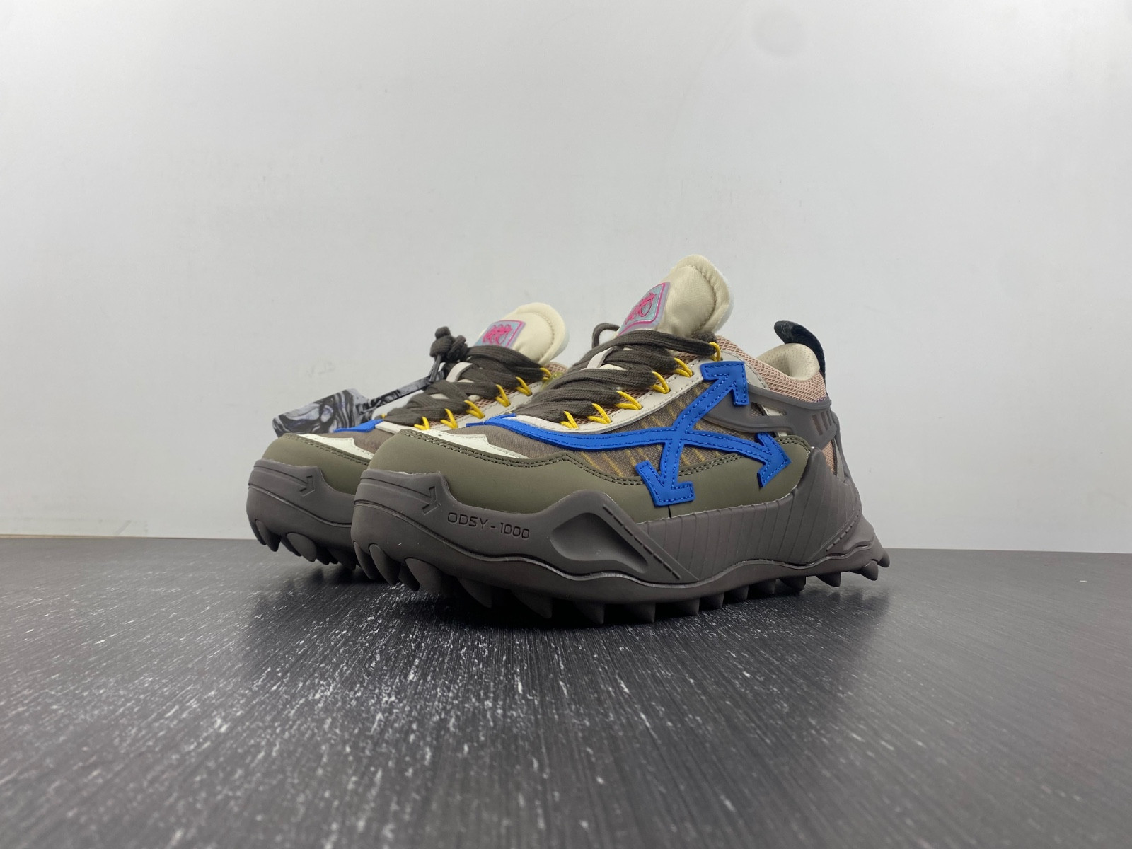 OW C/O ODSY-1000 SPORTS SHOES