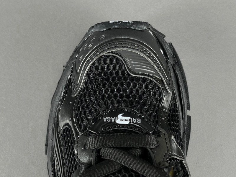 Ba*len*cia*ga runner 772767 w3rny 0135 (it’s not the same as the previous one!)