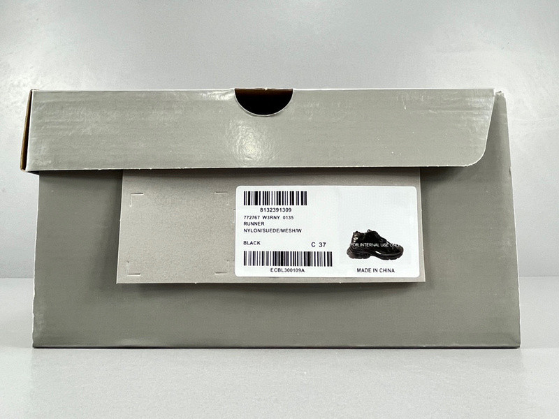 Ba*len*cia*ga runner 772767 w3rny 0135 (it’s not the same as the previous one!)