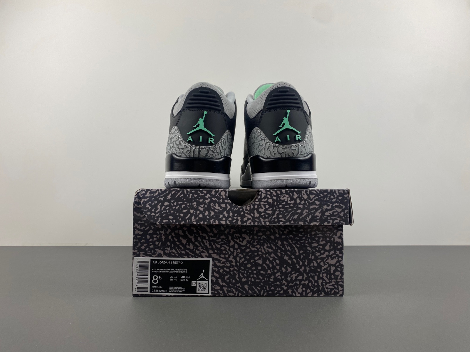 Air Jordan 3 "Black/Green Glow" CT8532-031
