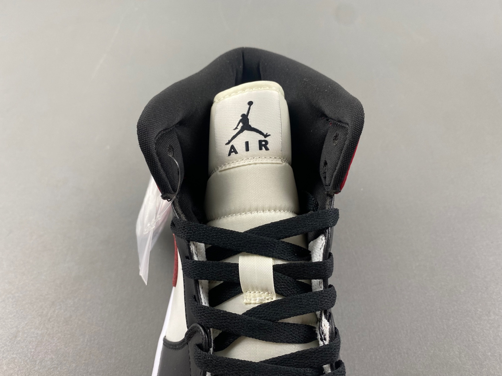 Air Jordan 1 Mid Womens Black Toe BQ6472-160