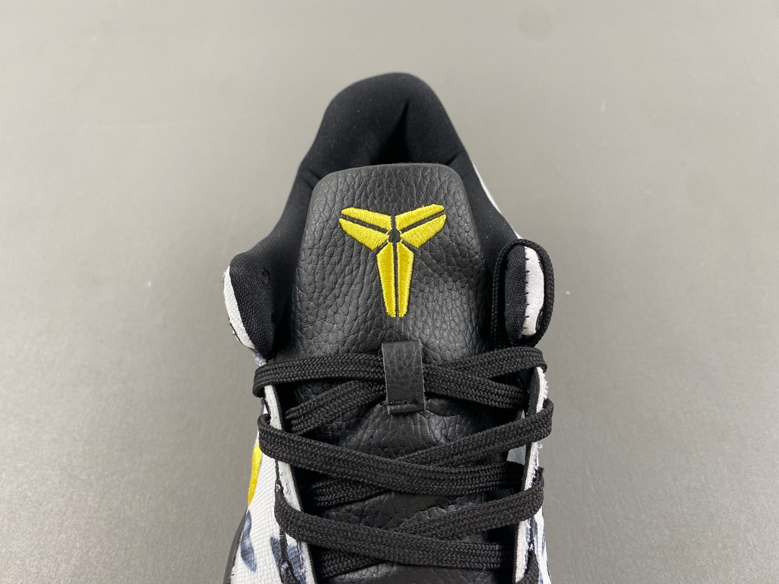 Nike Kobe 8 Protro White Metallic Gold FV6325-100