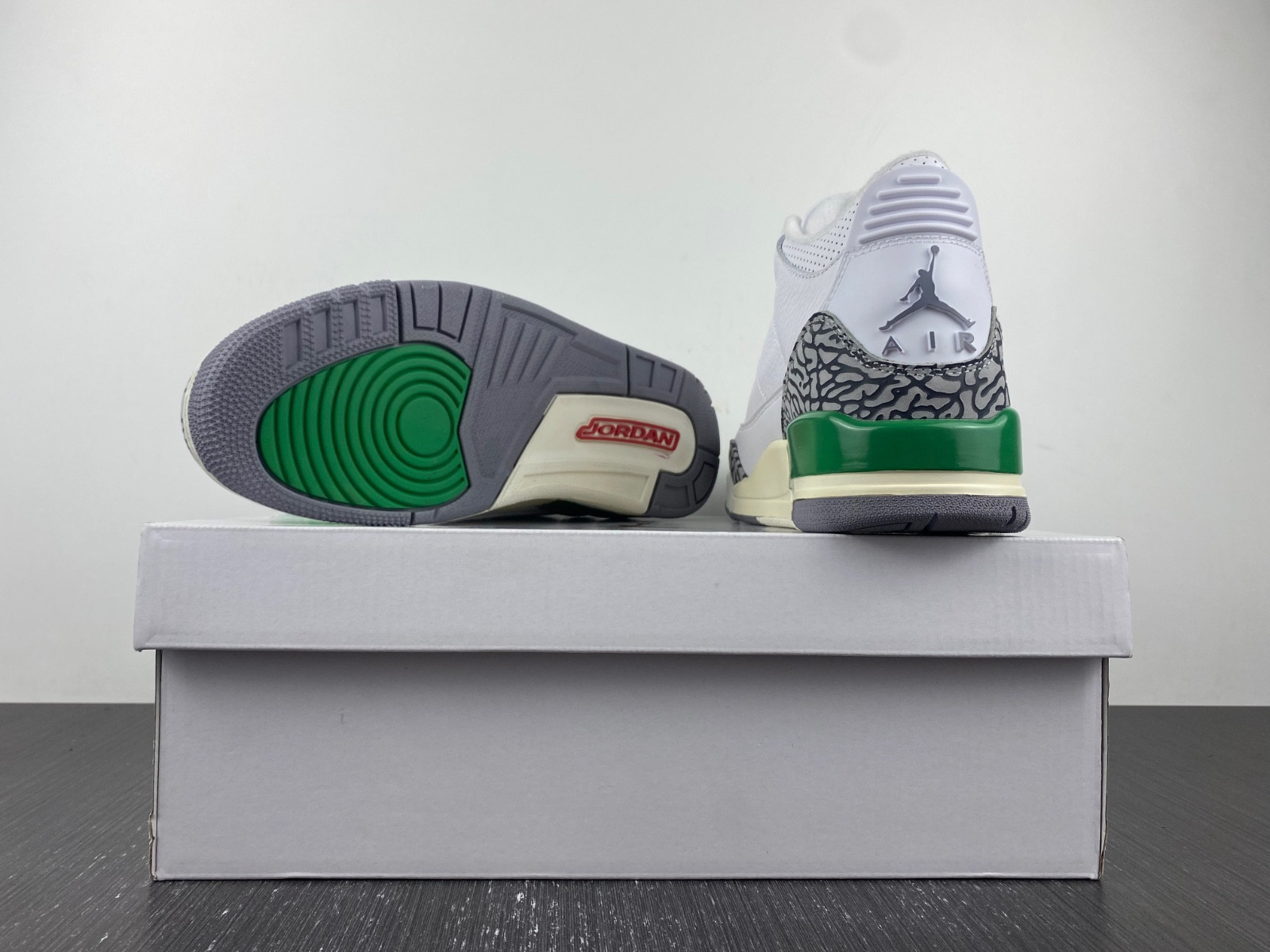 Air Jordan 3 Lucky Green WMNS CK9246-136