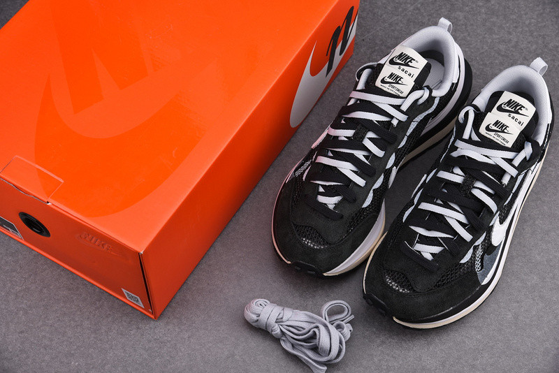 Sacai x Nike Pegasua Vaporfly Black White CV1363-001